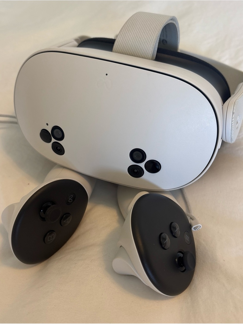 Meta Quest 3S VR Headset 128GB w/ Controllers + Charger & Strap - Excellent